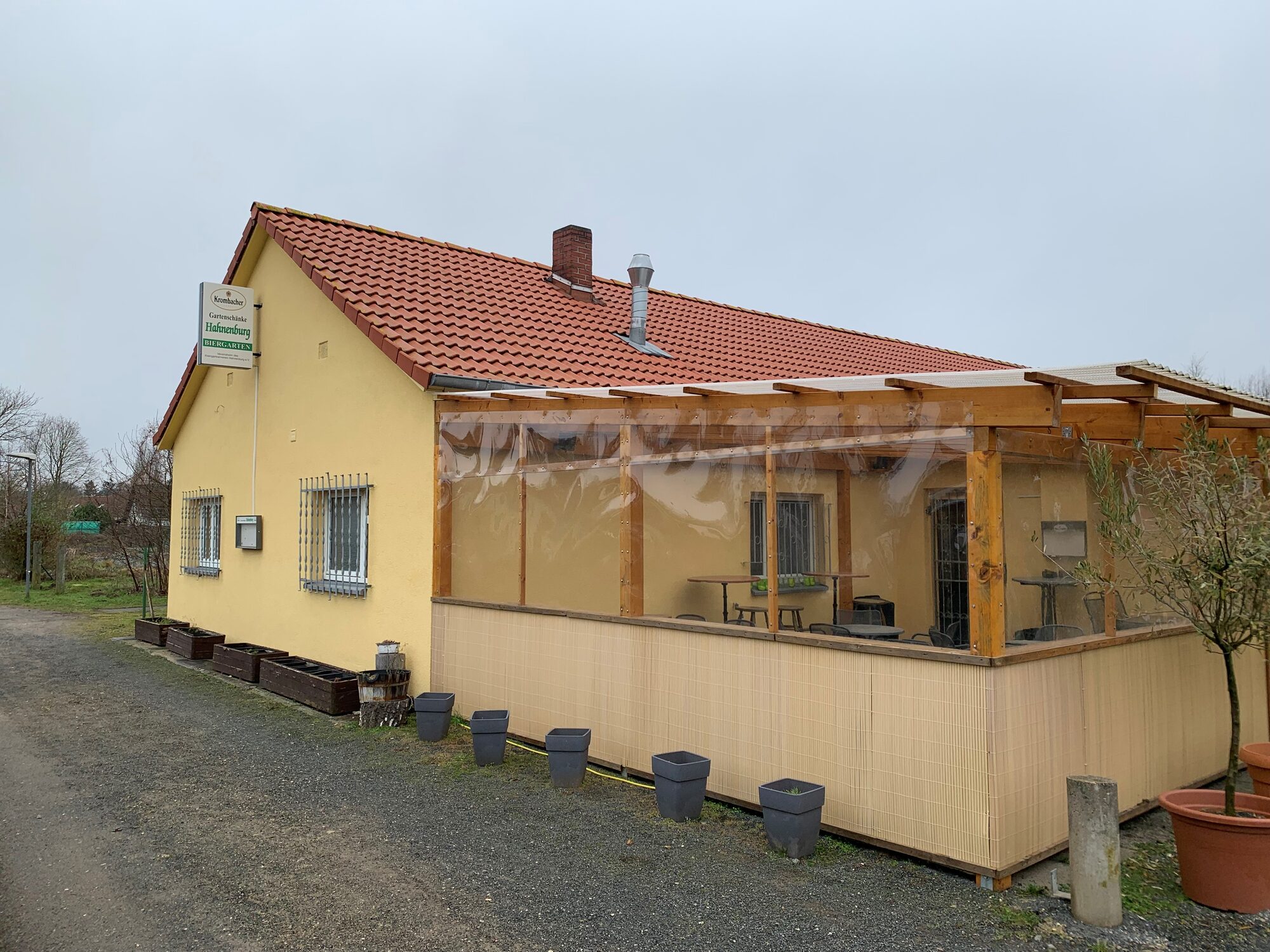 Terrasse vor dem Vereinsheim